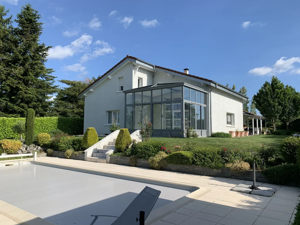 Photo d'une réalisation de véranda contemporaine