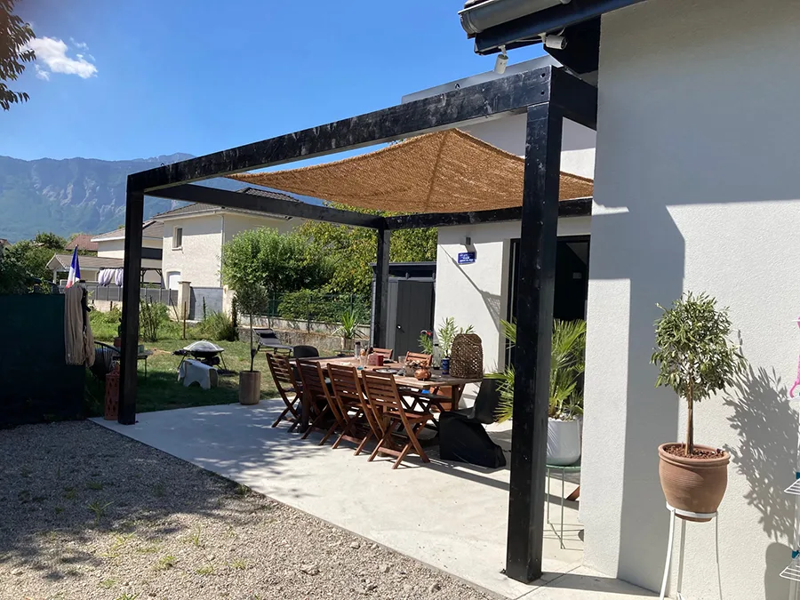 Réalisation d'une pergola en fer bois