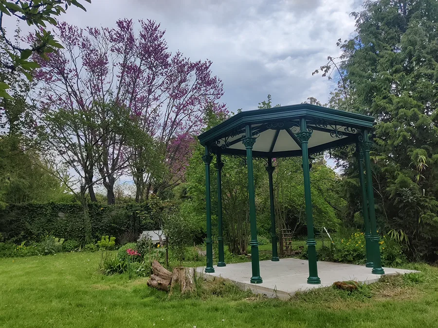 Réalisation d'une pergola en fer forgé